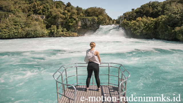 Huka Falls: Keajaiban Air Terjun Perkasa di Jantung Selandia Baru